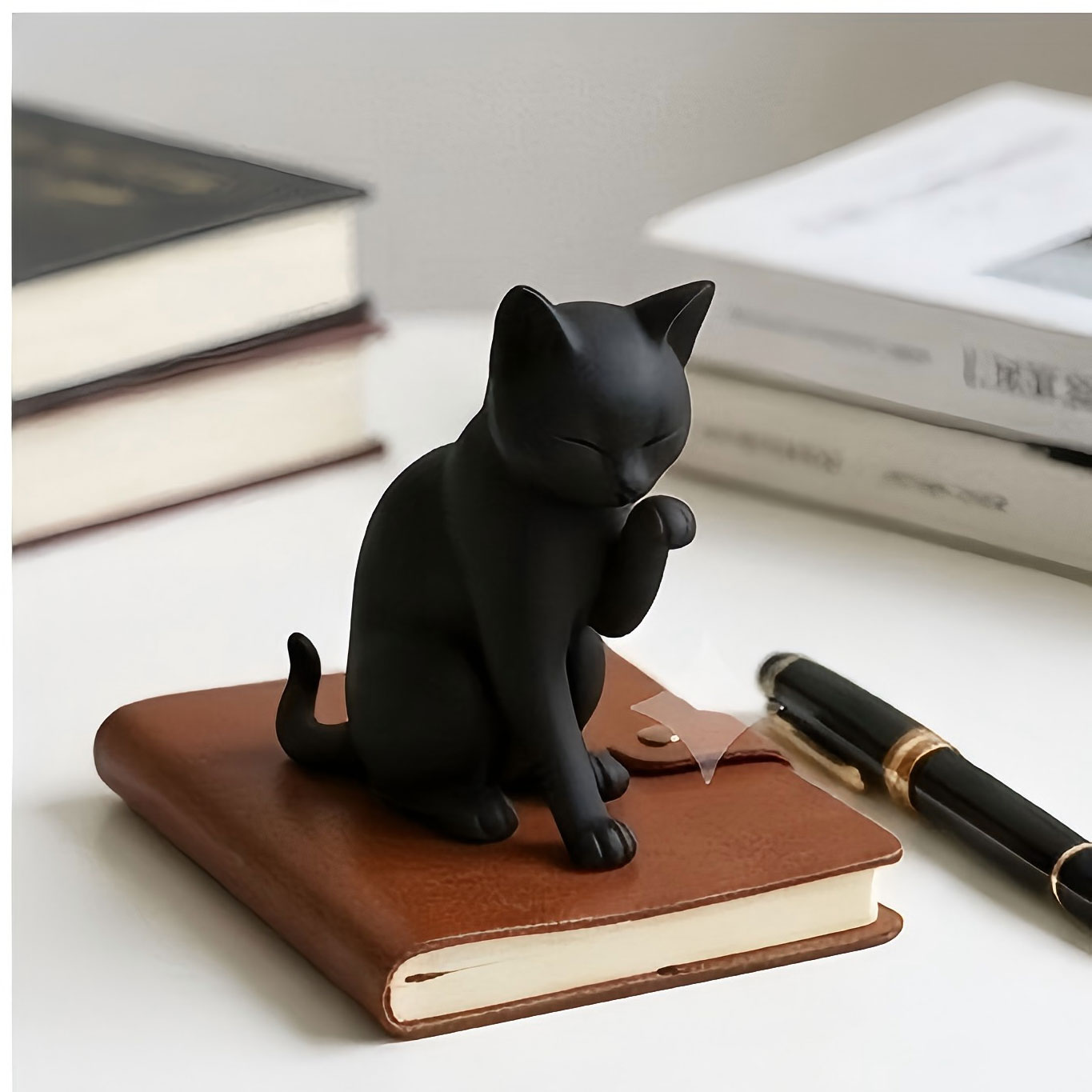 Desk Setup Workspace - تمثال قطة ثلاثي الأبعاد بتصميم بسيط