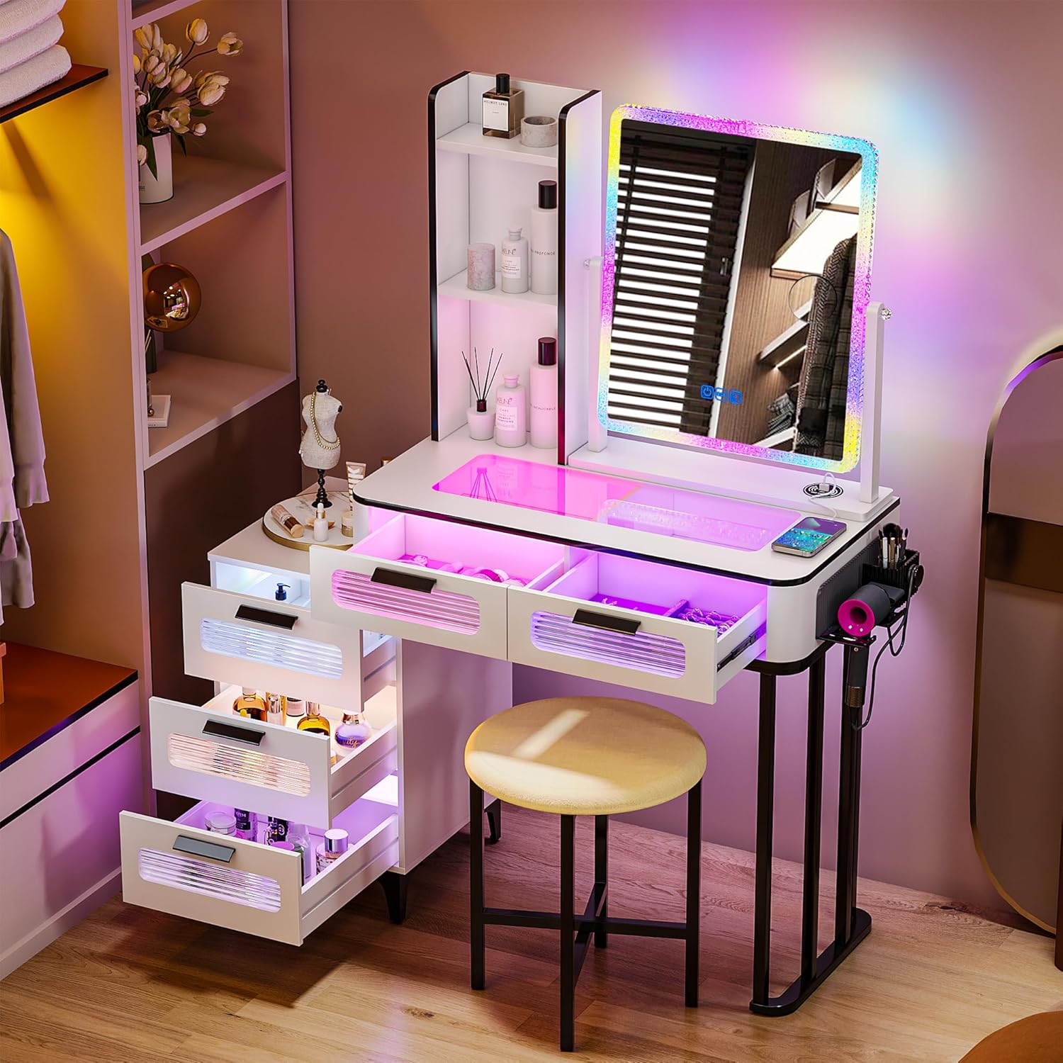 طاولة مكياج i*-RGB مع محطة شحن - مراجعة Desk Setup Charging Station وسعره