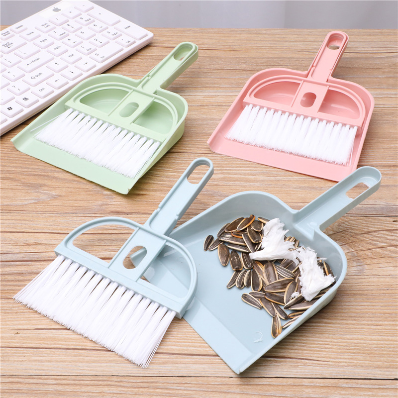 مجموعة مكنسة صغيرة وفرشاة لتنظ - مراجعة Desk Setup Clean وسعره