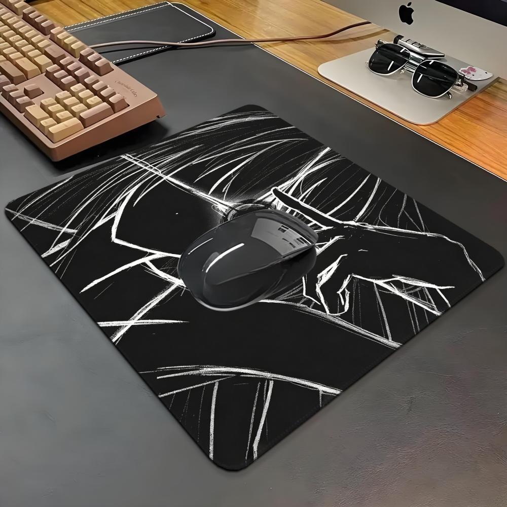 لوحة ماوس بتصميم فتاة قوطية بخ - مراجعة Desk Setup Black وسعره